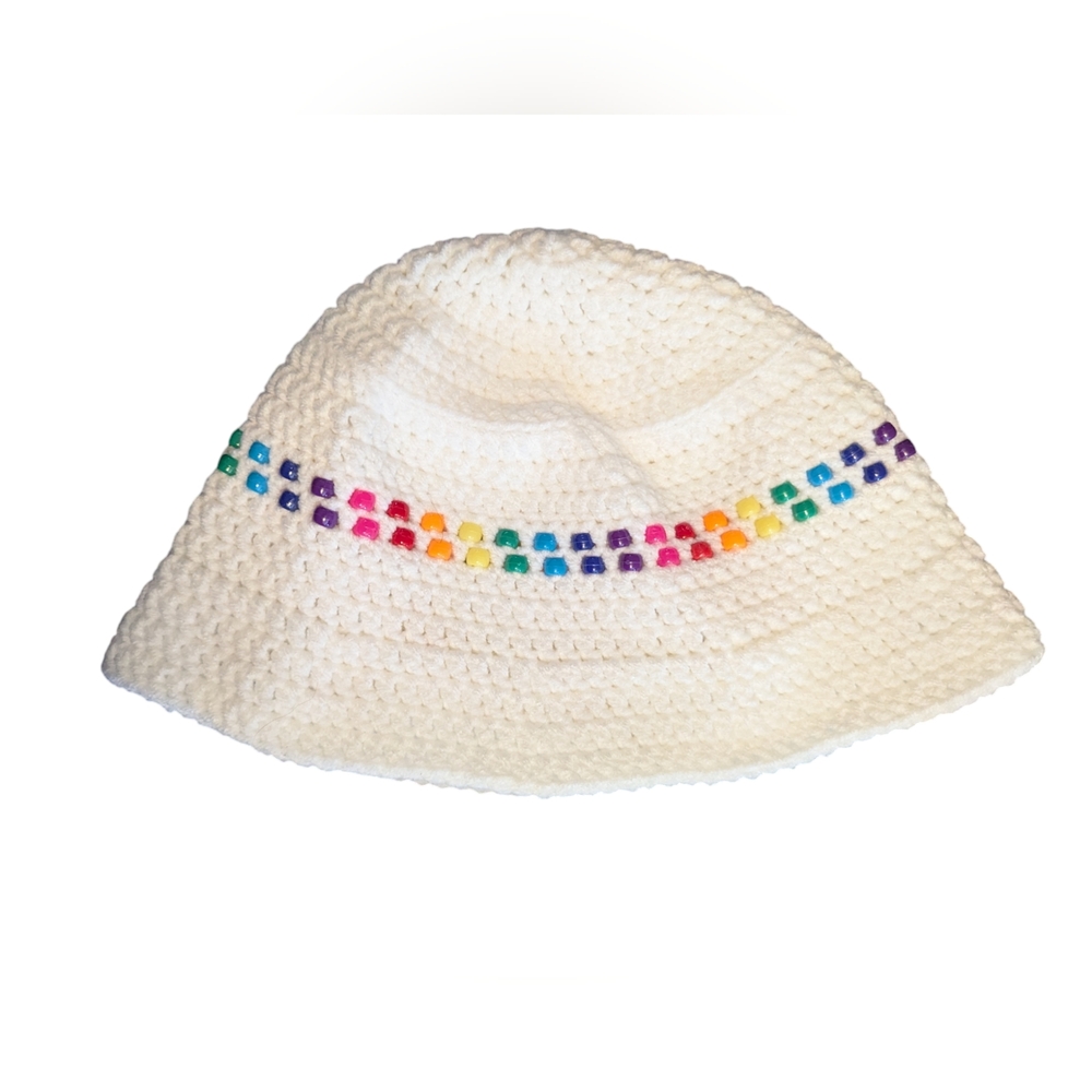 Crochet bucket hat with beads